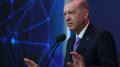 Cumhurbaşkanı Erdoğan parti grup toplantısında belediyelerde yaşanan sorunlara dikkat çekerek