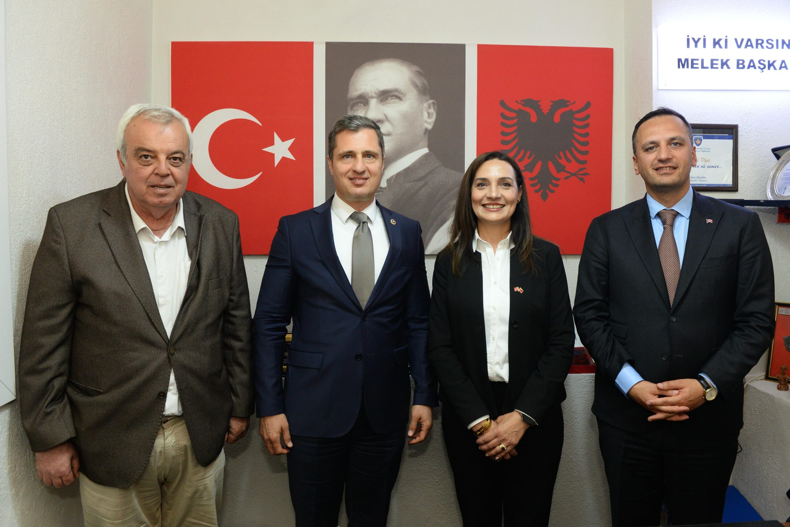 CHP Genel Başkan Yardımcısı ve Parti Sözcüsü Deniz Yücel ve Başkan Ömer Eşki