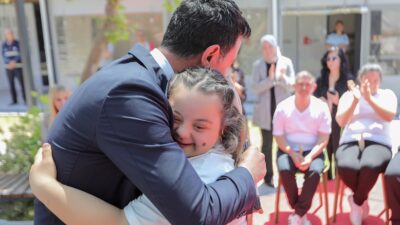 Bayraklı Belediyesi tarafından Engelliler Haftası kapsamında düzenlediği “Sanatla Sınırları Aşmak