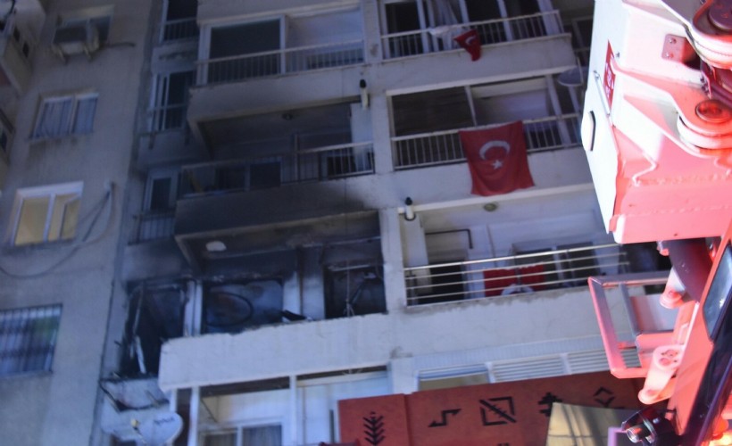 Bornova ilçesi Kazımdirik Mahallesi'nde gece yarısı meydana gelen doğalgaz patlaması