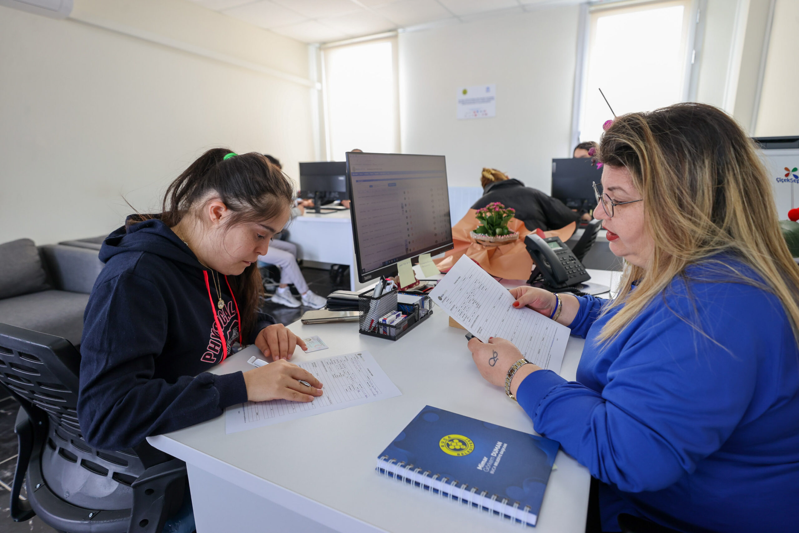 Buca Belediyesi’nin işverenle iş arayanları bir araya getirdiği Etkin İstihdam