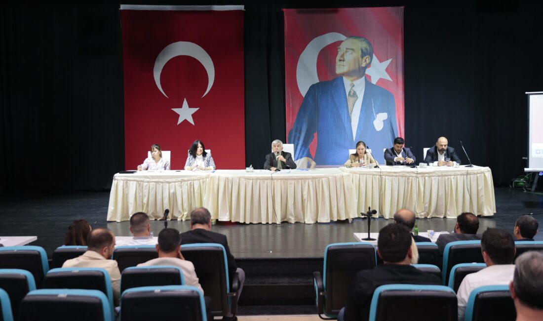 Konak Belediye Meclisi’nin mayıs ayı ikinci oturumunu yöneten Meclis Başkanvekili