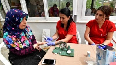 Bornova Belediyesi’nin Köyde-İz Projesi kapsamında Beşyol Mahallesi'nde kadın sağlığı, fizik