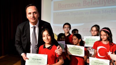 Mevlana Toplum ve Bilim Merkezi'nde çocuklar, gençler ve aileler bilimle