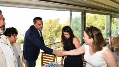 Çiğli Belediye Başkanı Onur Emrah Yıldız, ilçede görev yapan 26