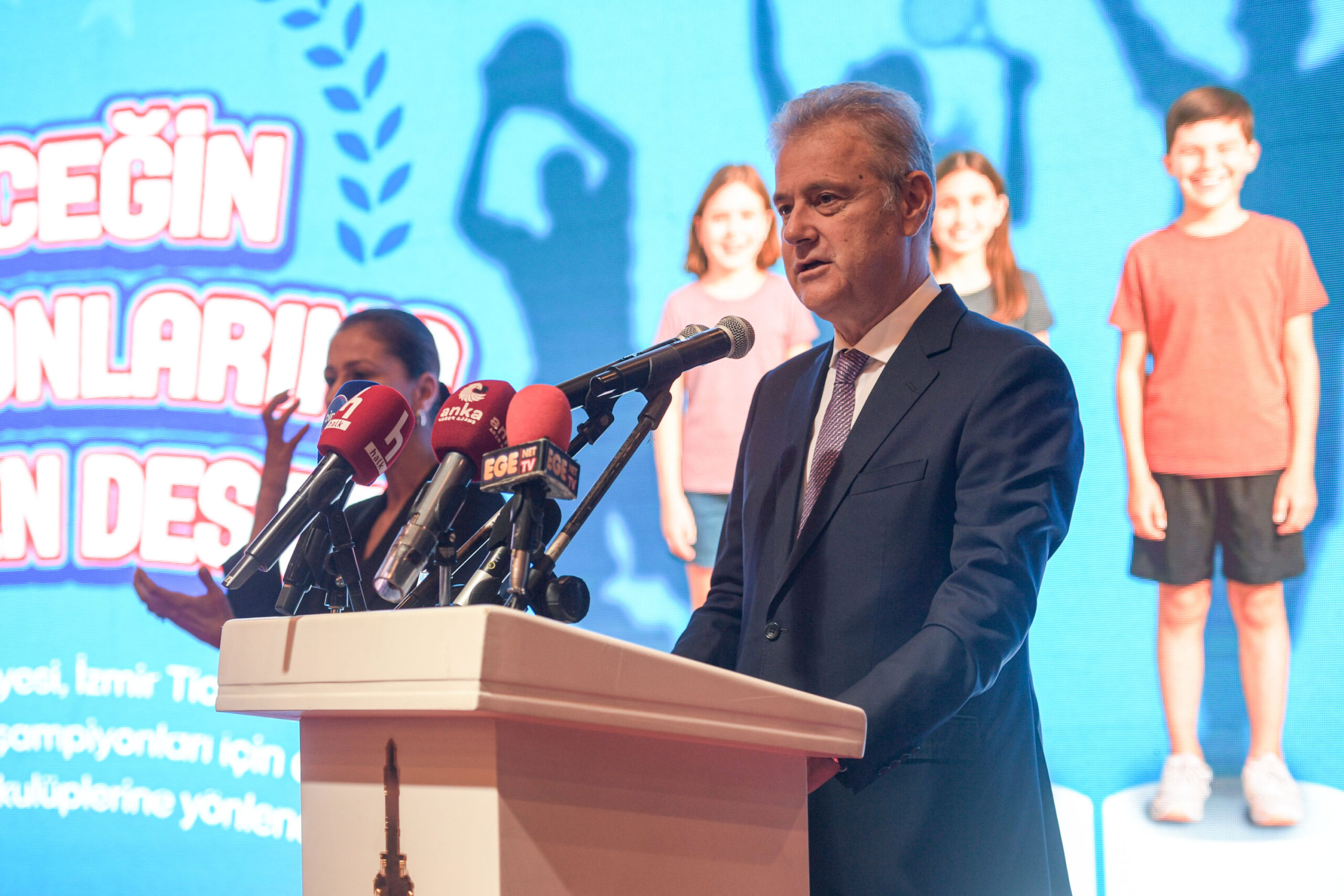 izmir Ticaret Odası Mahmut Özgener