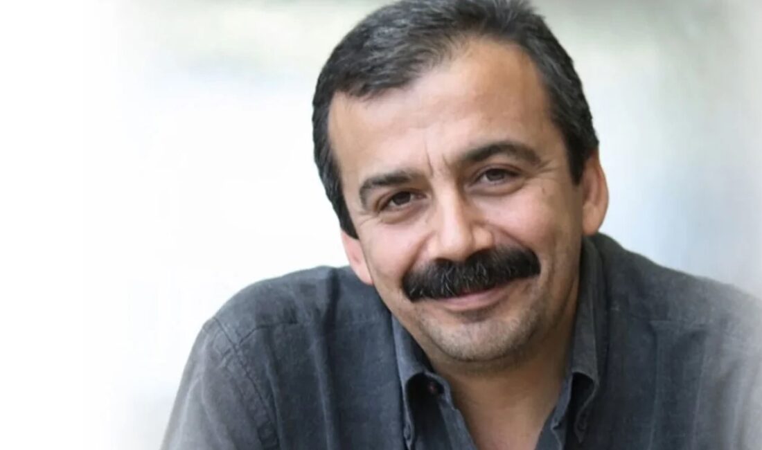 DEM Parti İstanbul Milletvekili ve TBMM Başkanvekili Sırrı Süreyya Önder,