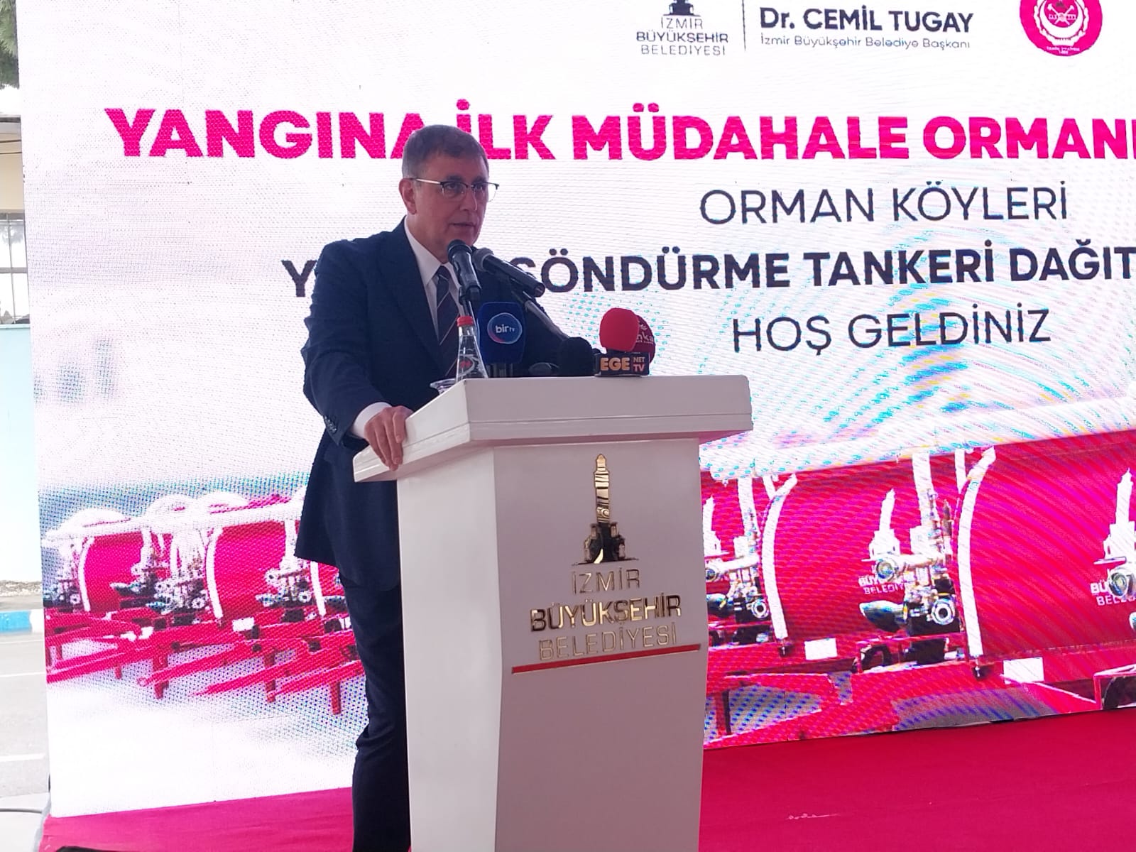 İzmir, olası yangın felaketlerine karşı güçlendiriliyor. Büyükşehir Belediye Başkanı Cemil