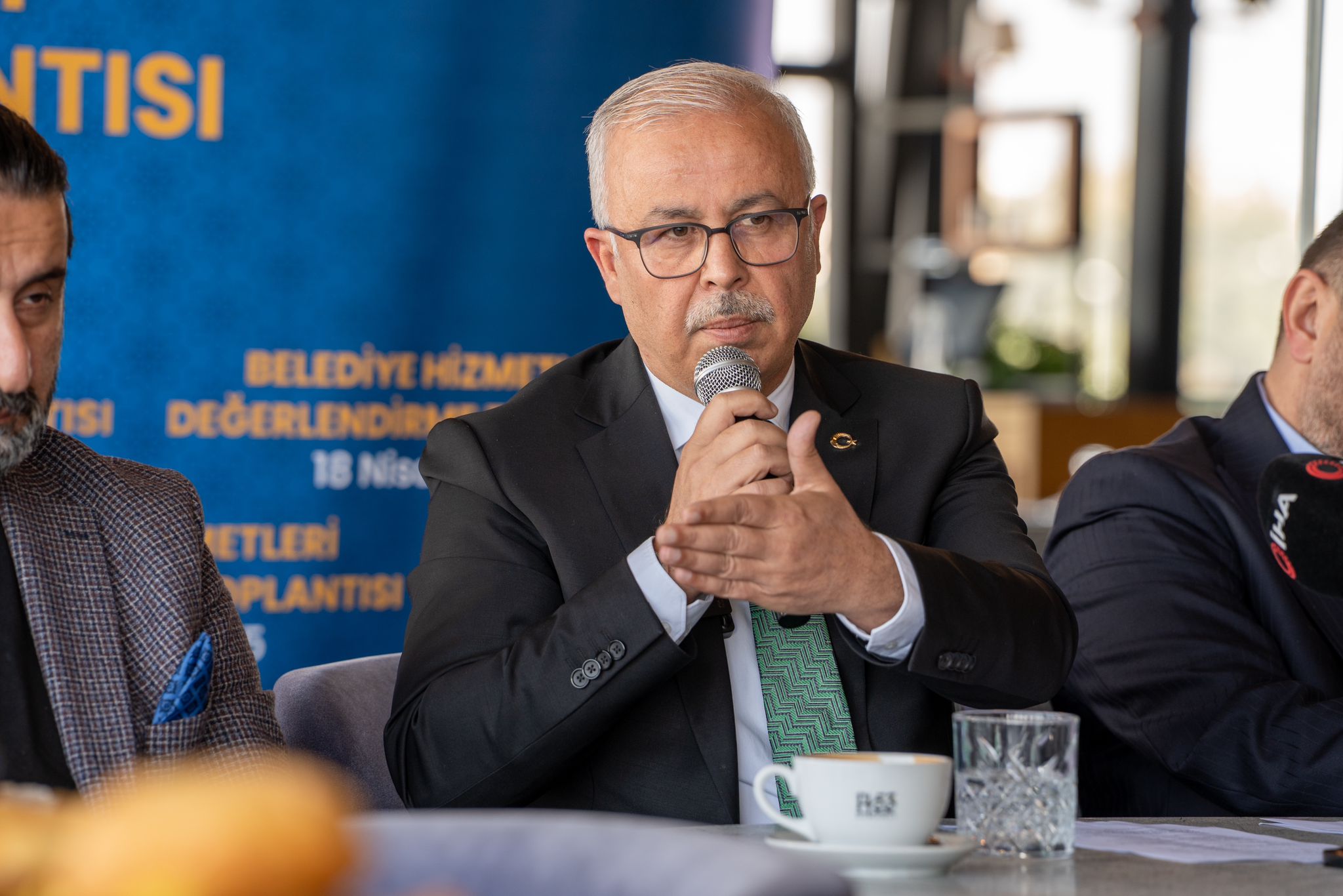 AK Parti Karşıyaka İlçe Başkanı Selahattin Köse, Behice Yıldız Ünsal’ın