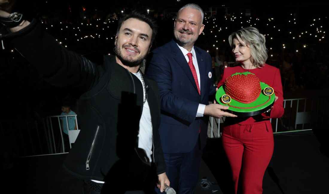 15. Emiralem Çilek Festivali, yüzbinlerin en tatlı ve lezzetli buluşma