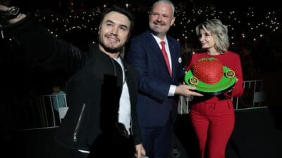 15. Emiralem Çilek Festivali, yüzbinlerin en tatlı ve lezzetli buluşma