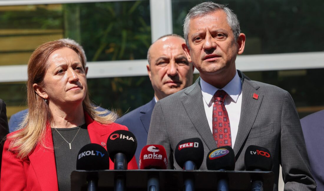 CHP Genel Başkanı Özgür Özel, DİSK ziyareti sonrası İzmir’de başlayan