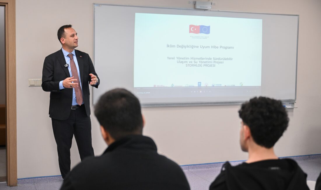 Bornova Belediye Başkanı Ömer Eşki, STORMLOG Projesi kapsamında Yaşar Üniversitesi’nde