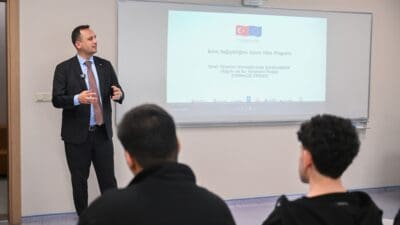 Bornova Belediye Başkanı Ömer Eşki, STORMLOG Projesi kapsamında Yaşar Üniversitesi’nde