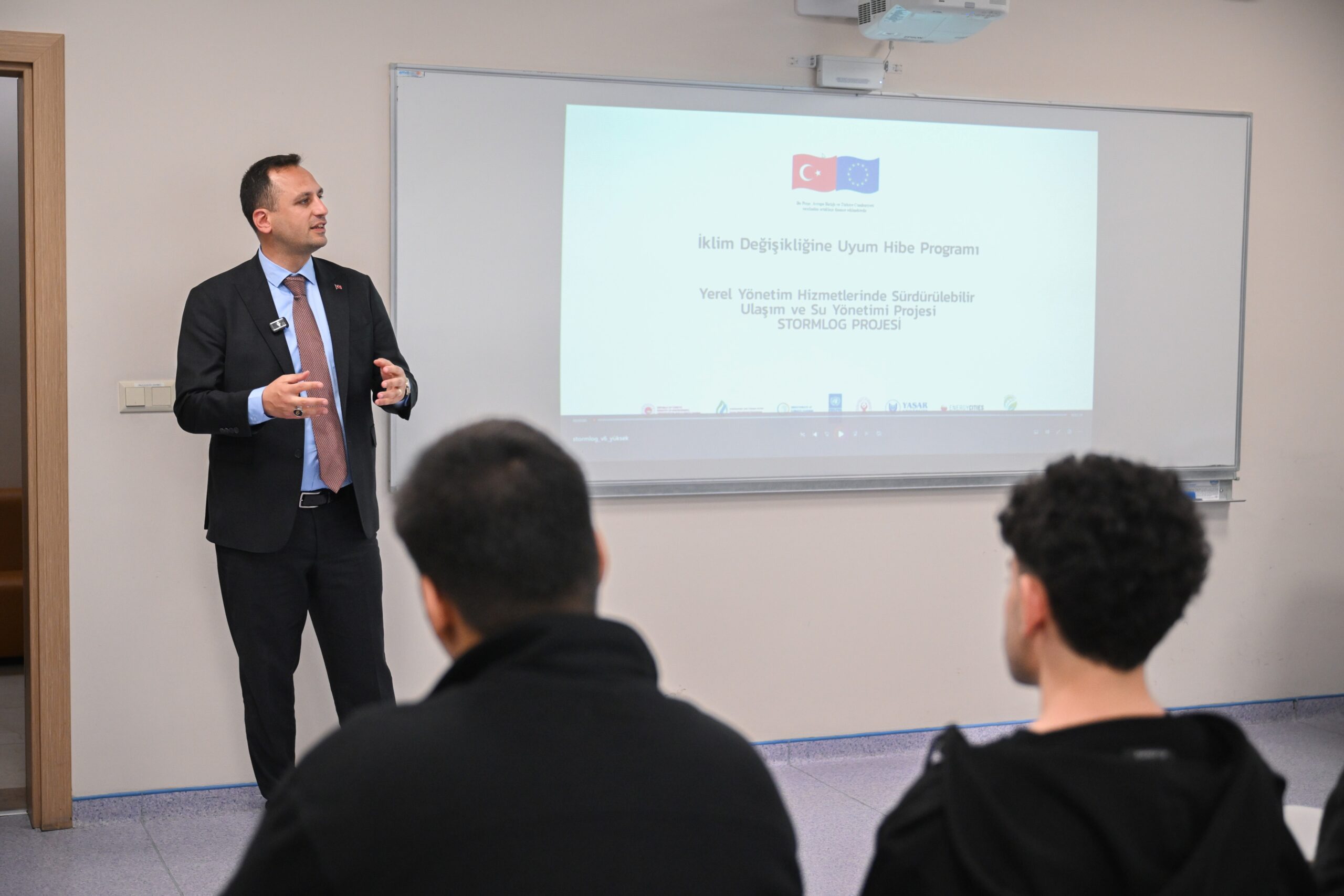 Bornova Belediye Başkanı Ömer Eşki, STORMLOG Projesi kapsamında Yaşar Üniversitesi’nde