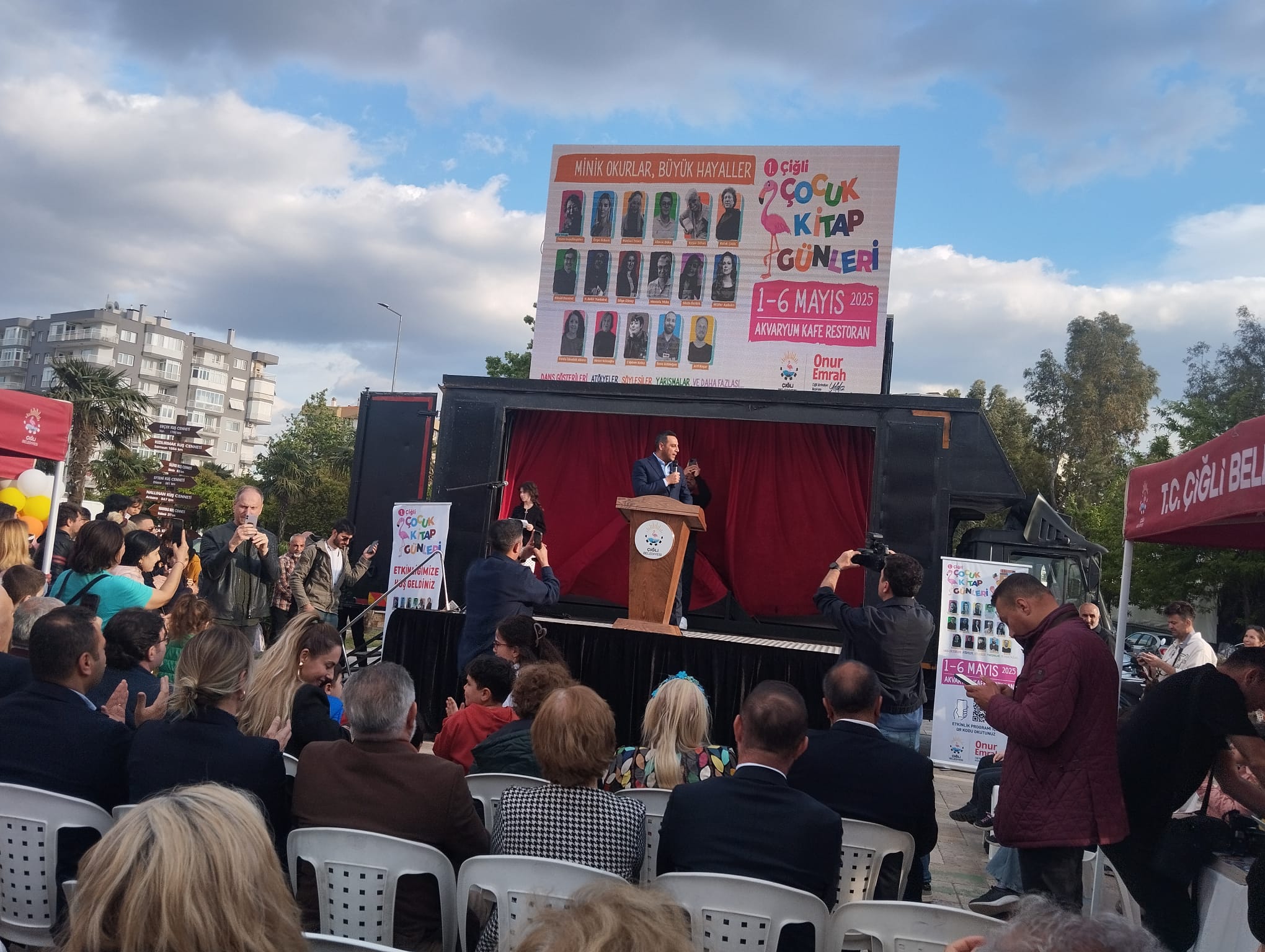 Çiğli Belediyesi'nin düzenlediği 1. Çocuk Kitap Günleri etkinliği başladı. Belediye