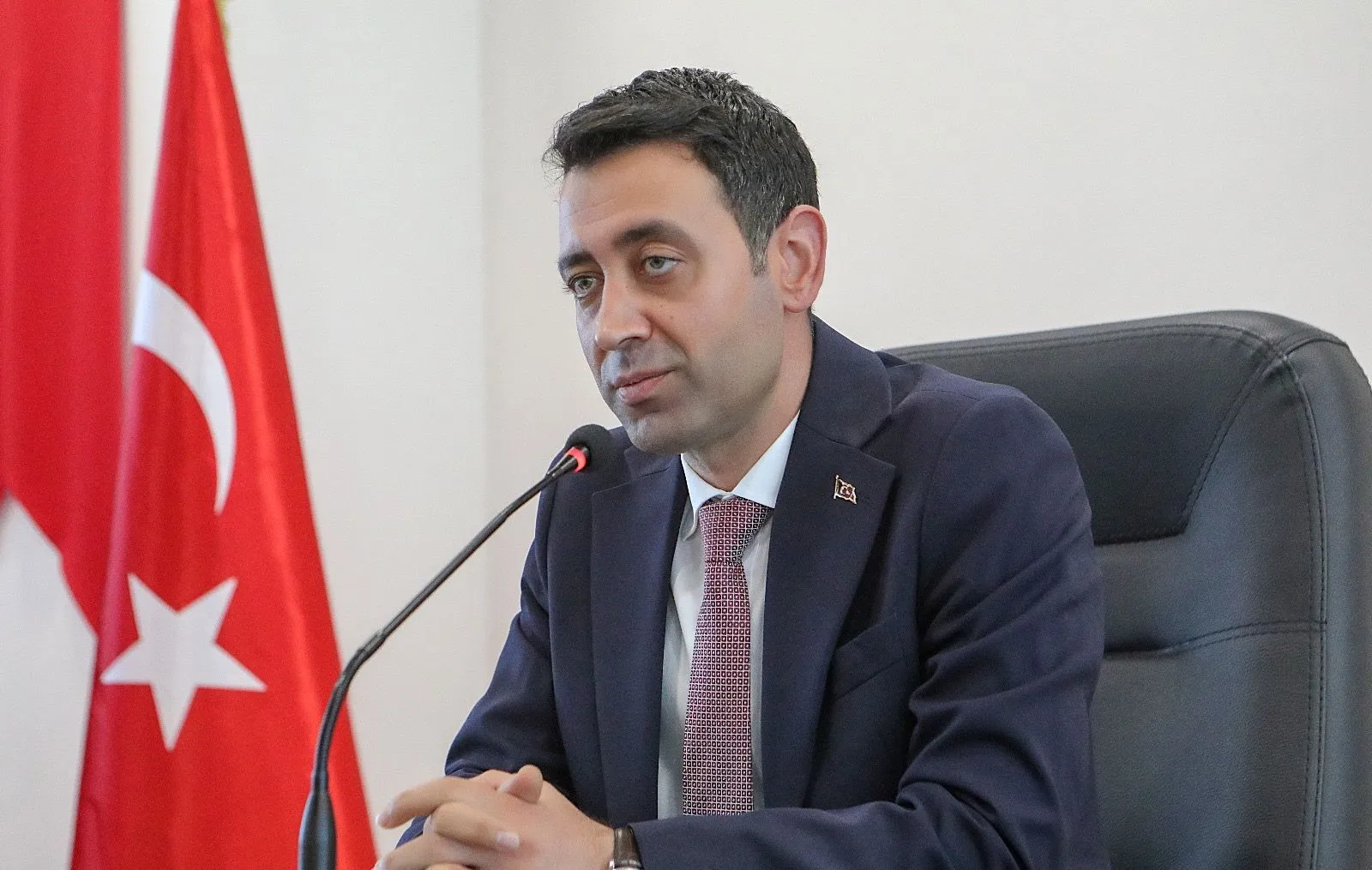 Bayraklı Belediye Başkanı İrfan Önal, merkezi hükümetin vatandaşın dönüştürmek istediği