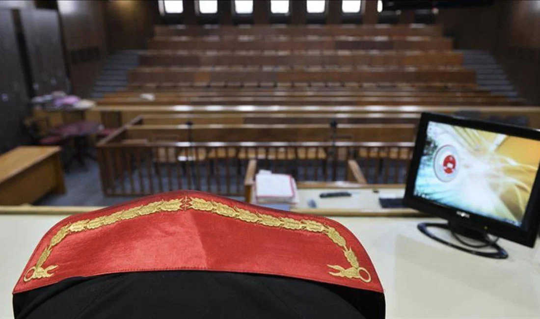 Zorbalığa uğradığını öne süren lise öğrencisi E.B., okul arkadaşını bıçakla