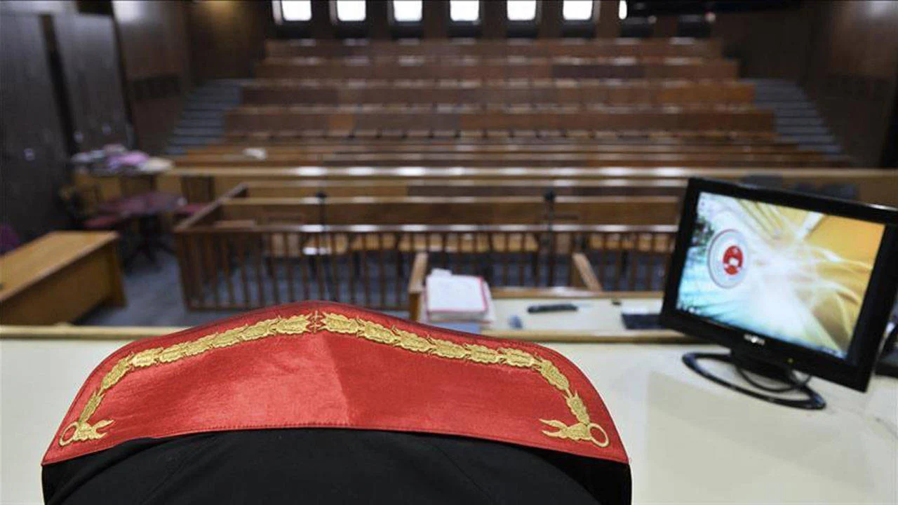 Zorbalığa uğradığını öne süren lise öğrencisi E.B., okul arkadaşını bıçakla