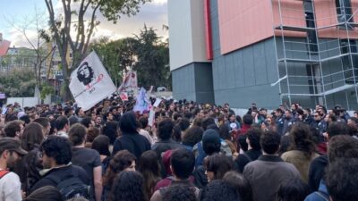 Boğaziçi Üniversitesi'nde bugün düzenlenen ve ilahiyatçı Nurettin Yıldız'ın konuk olduğu