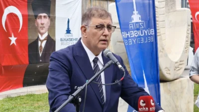 İzmir Büyükşehir Belediye Başkanı Cemil Tugay, katıldığı canlı yayında dikkat