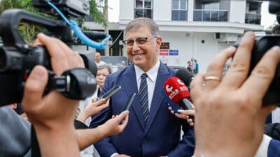 İzmir Büyükşehir Belediye Başkanı Dr. Cemil Tugay, "Birbirimizi kırmadan dökmeden