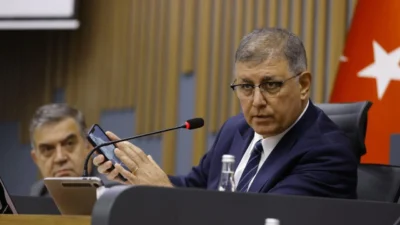 İzmir Büyükşehir Belediye Başkanı Dr. Cemil Tugay, grevdeki işçilere çarpıcı