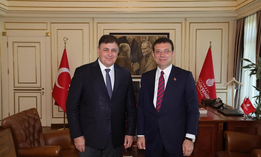 İzmir Büyükşehir Belediye Başkanı Cemil Tugay'dan İmamoğlu'na destek: "Susturulmak istenen