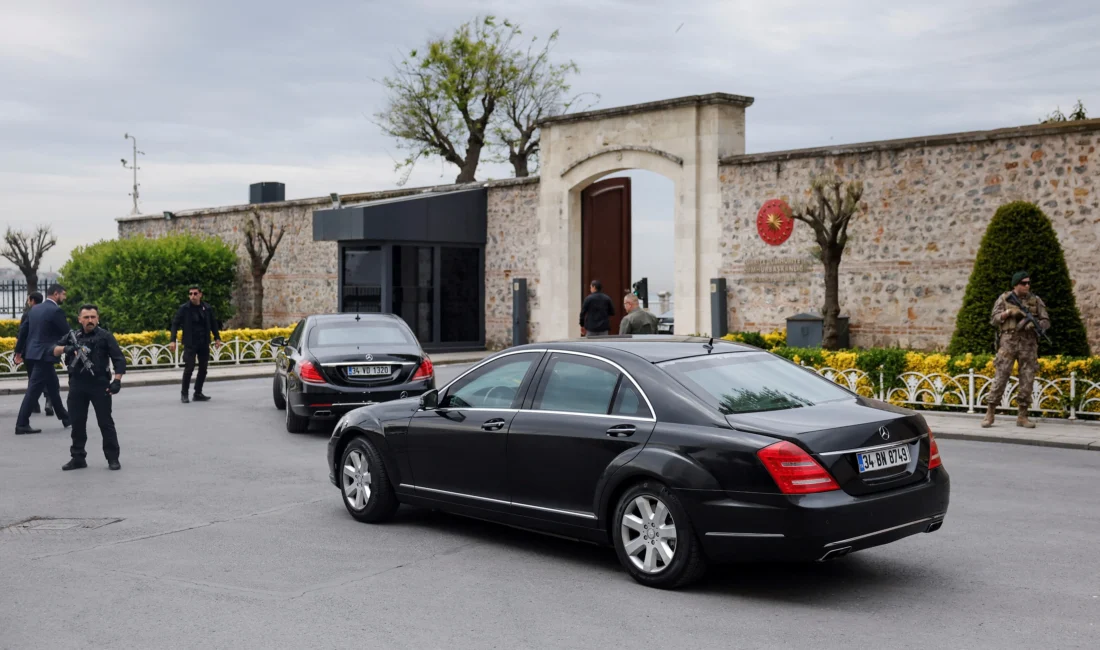 Rusya ile Ukrayna arasındaki barış görüşmeleri kapsamında İstanbul Dolmabahçe’de iki