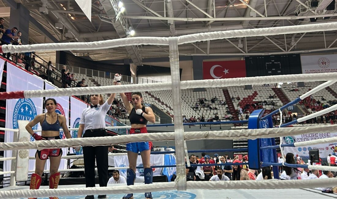 Bayraklı Belediyesi Spor Kulübü sporcuları, Antalya’da düzenlenen Uluslararası Kick Boks