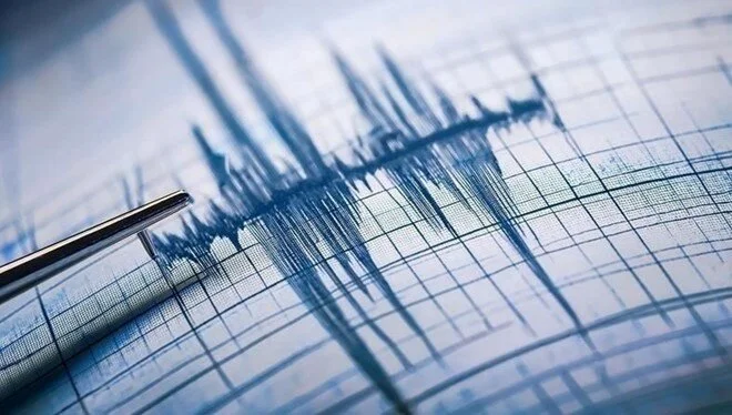 Ege Denizi'nde gece saat 02.52'de 4.1 büyüklüğünde bir deprem oldu.