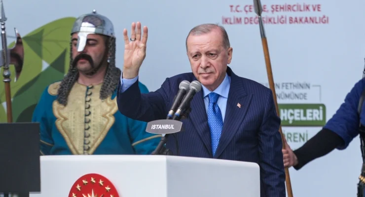 Cumhurbaşkanı Recep Tayyip Erdoğan, İstanbul'un fethinin 572'nci yıldönümünde düzenlenen Millet