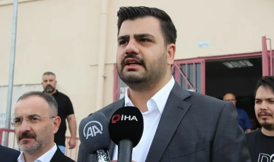 İzmir'de düzenlenen hemşeri buluşmasında konuşan AK Parti Genel Sekreteri Eyüp