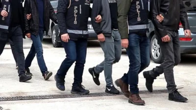 İstanbul merkezli 36 ilde düzenlenen operasyonda, FETÖ bağlantılı olduğu değerlendirilen