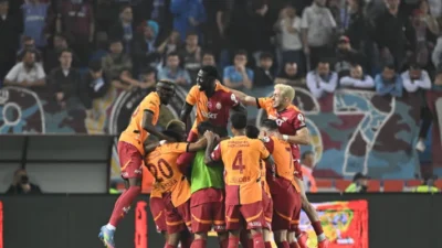 Lider Galatasaray, Süper Lig’in 35’inci haftasında deplasmanda Trabzonspor’u 2-0 mağlup