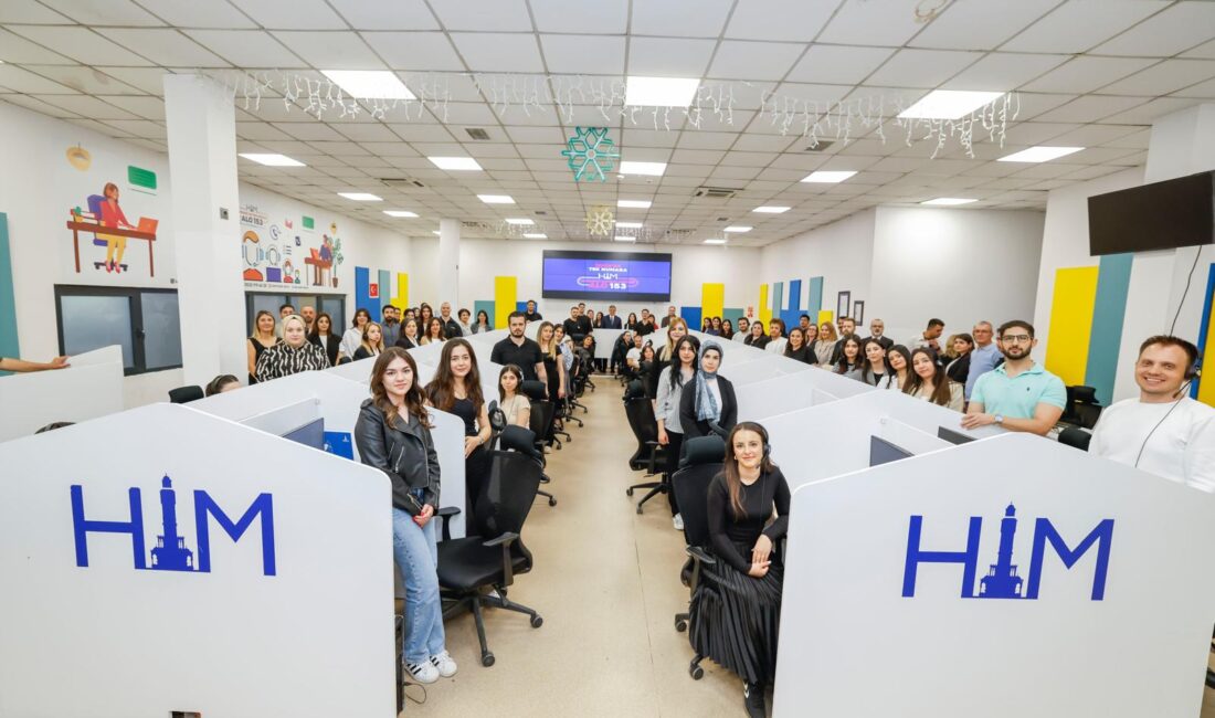 Başkan Tugay HİM personeli ile buluştu İzmir Büyükşehir Belediye Başkanı Dr. Cemil Tugay, Hemşehri İletişim Merkezi’ni