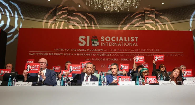 CHP Genel Başkanı Özgür Özel, Sosyalist Enternasyonal toplantısında Erdoğan'ın hesap