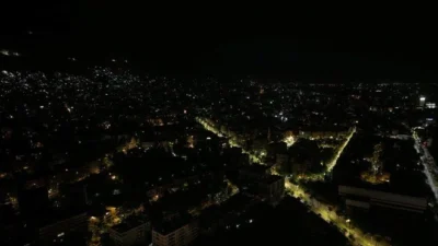 İsrail, Suriye'ye çok sayıda hava saldırısı düzenledi. Saldırılarda başkent Şam'ın