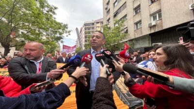 İzmir'de 1 Mayıs Emek ve Dayanışma Günü, kortej yürüyüşleriyle kutlanmaya