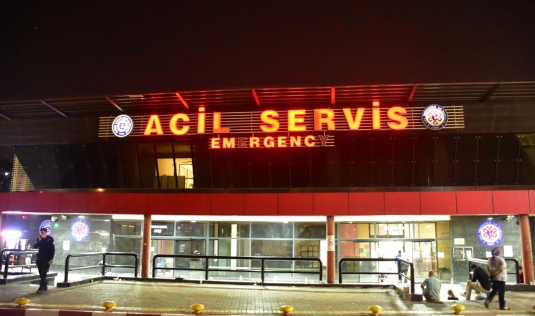 Çiğli'de akşam saatlerinde yaşanan silahlı dehşette aynı aileden 3 kişi