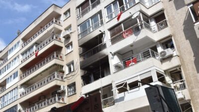 İzmir'in Bornova ilçesinde 7 katlı binanın 3'üncü katında meydana gelen