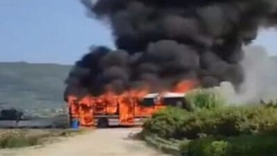 İzmir'in Bayındır ilçesinde seyir halindeki ESHOT otobüsünün motor bölümünde çıkan