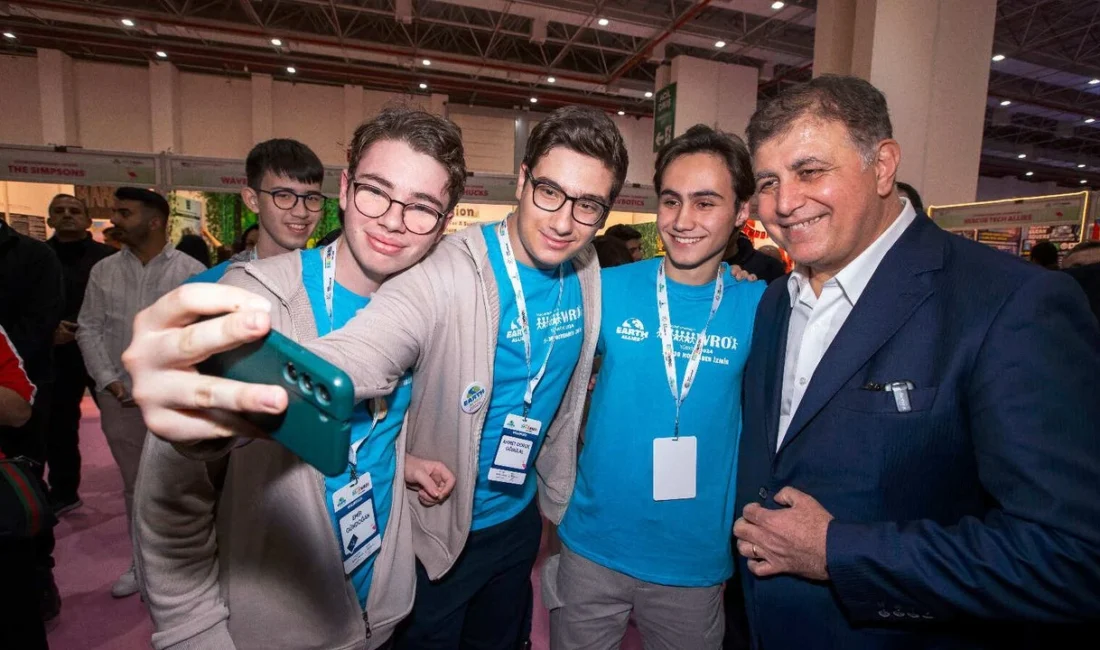 İzmir Büyükşehir Belediye Başkanı Dr. Cemil Tugay’ın genç dostu kent