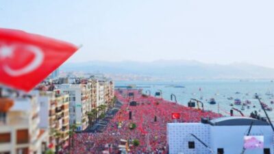 CHP'nin "Millet İradesine Sahip Çıkıyor" mitingine sayılı saatler kala İzmirliler