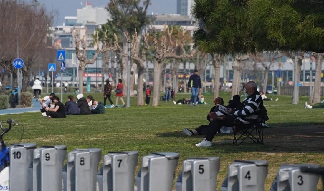 İzmir'de hafta sonu parçalı bulutlu ve ılık bir hava bekliyor.