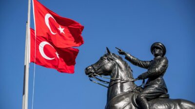 İzmir Büyükşehir Belediye Başkanı Dr. Cemil Tugay, Halk TV’de yayınlanan