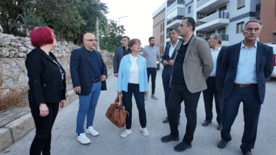 Bornova Belediye Başkanı Ömer Eşki, Erzene Mahallesi’nde yaptığı saha çalışmasında