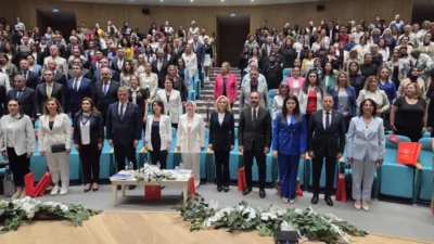 AK Parti İzmir Milletvekili Şebnem Bursalı, İzmir'de düzenlenen Kadın Erkek