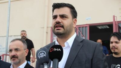 Gündoğdu Meydanı’nda CHP’nin mitingi için yapılan hazırlıklar sırasında yaşanan vincin