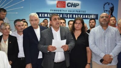 Kemalpaşa'daki gençlik kolları tutuklamalarına ilişkin açıklama yapan CHP İlçe Başkanı